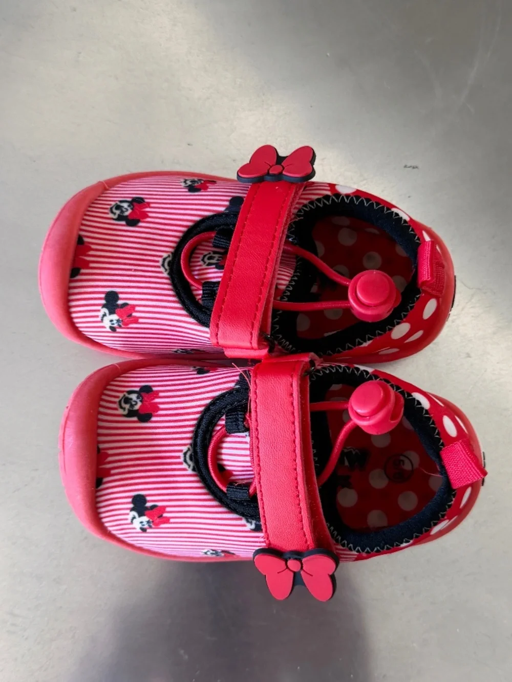 TODDLER GIRLS SIZE 5/6 DISNEY MINNIE MOUSE WATER SHOES